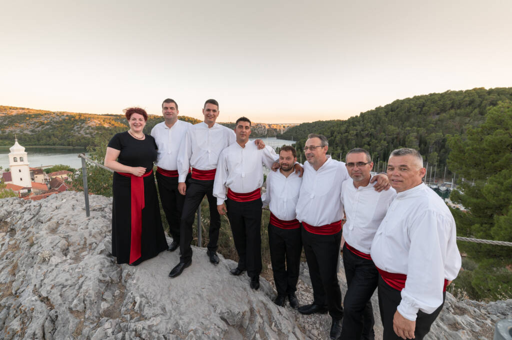 Klapa Skradinski buk – snimanje spota Skradin – 2022 – fotograf Mario Gregov (11)