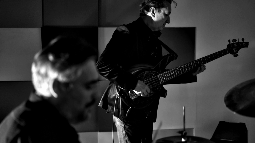 Wenn Die Dunkelheit Spricht_YT.00_00_28_13.Still007